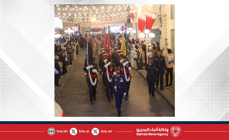 وزارة الداخلية تنظم طابور شرطة البحرين في باب البحرين احتفالا بالأعياد الوطنية